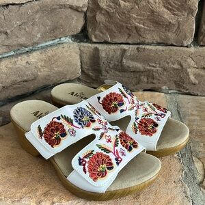 Alegria by PG Lite Linn Pins and Needles Clog Sandal / White / SZ 36 or 6-6.5